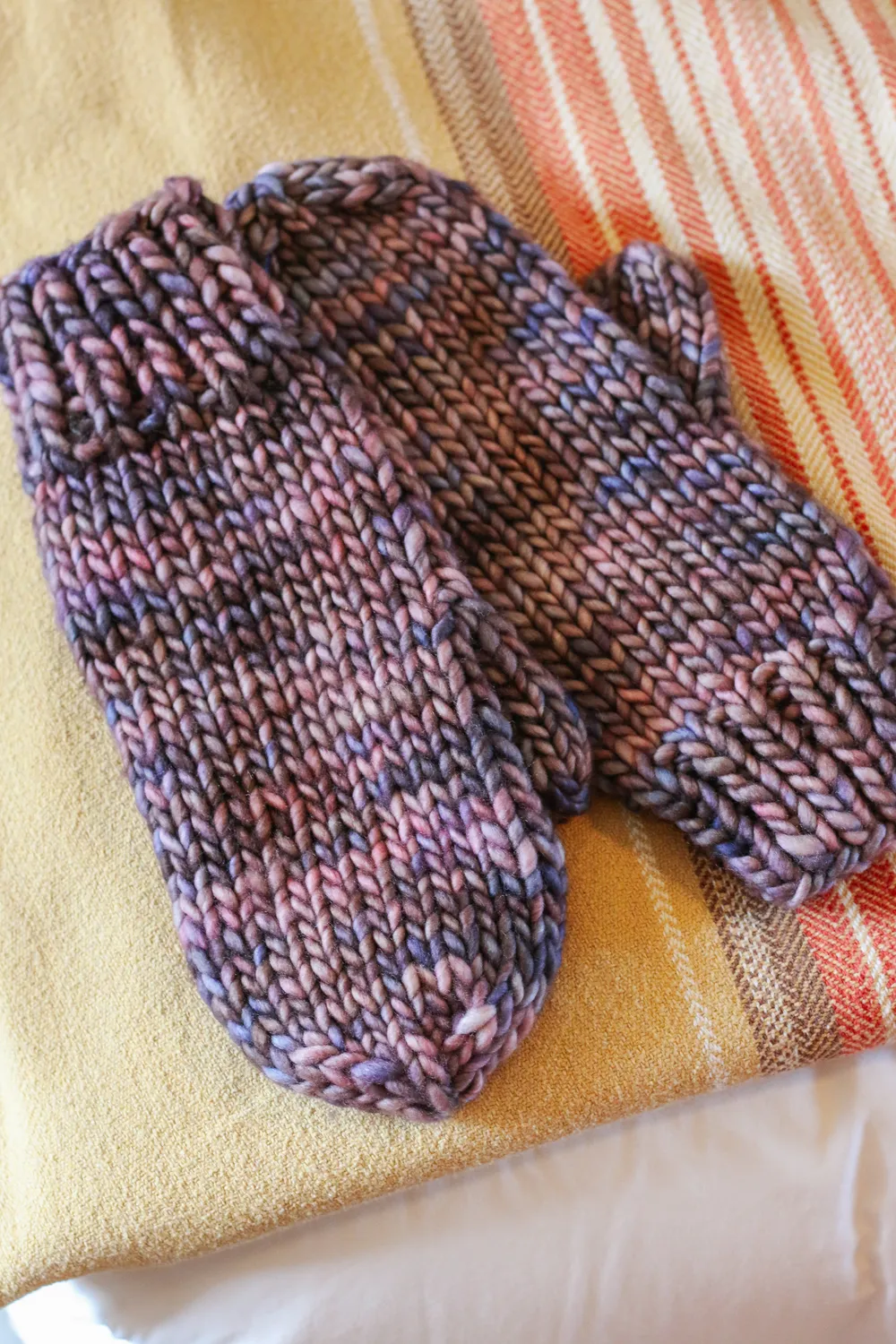 Madelinetosh Poppy Mittens Kit Strickset Superb Merino