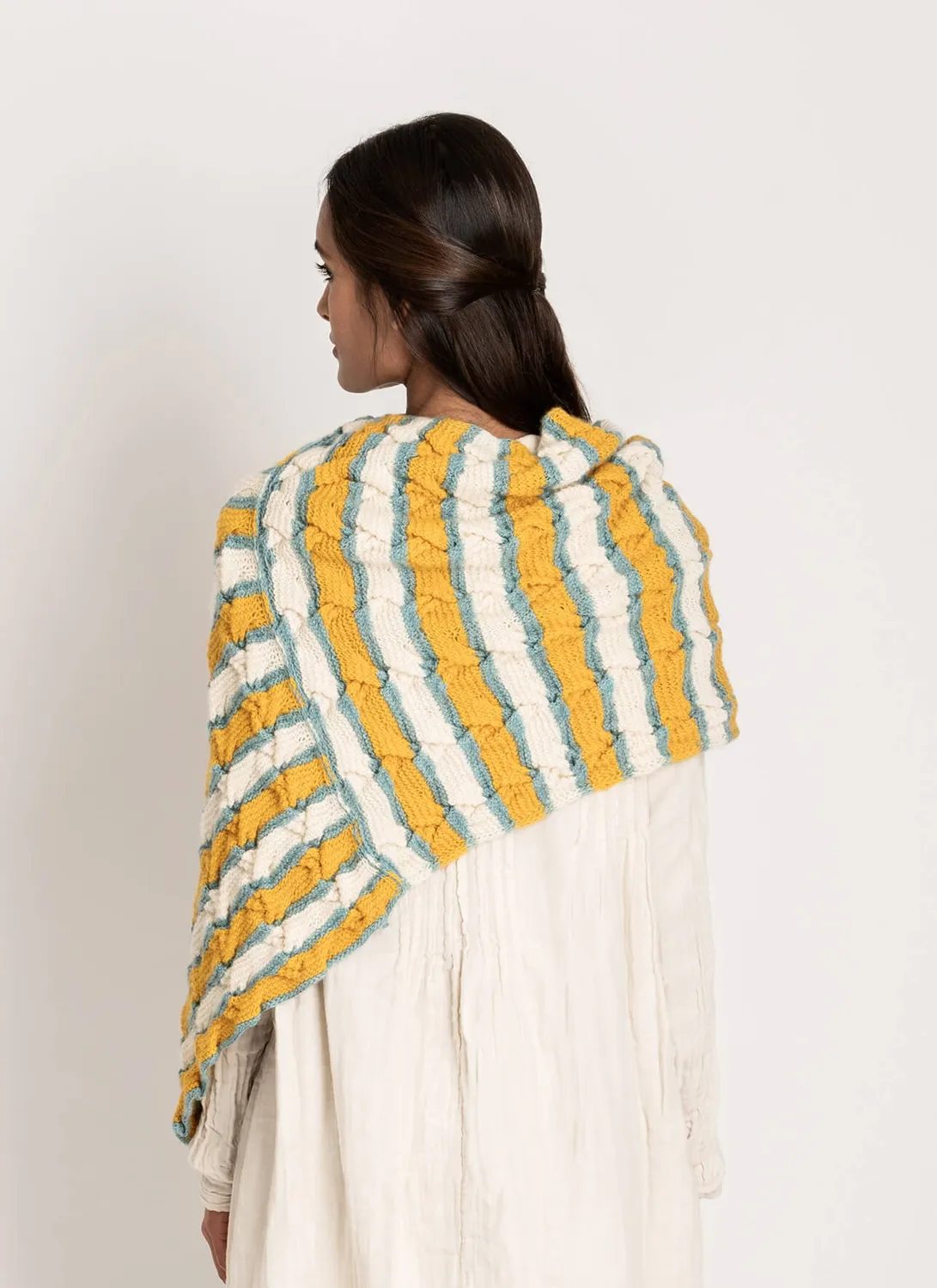 Blue Sky Fibers Classic Oakland Wrap Strickanleitung dreifarbig