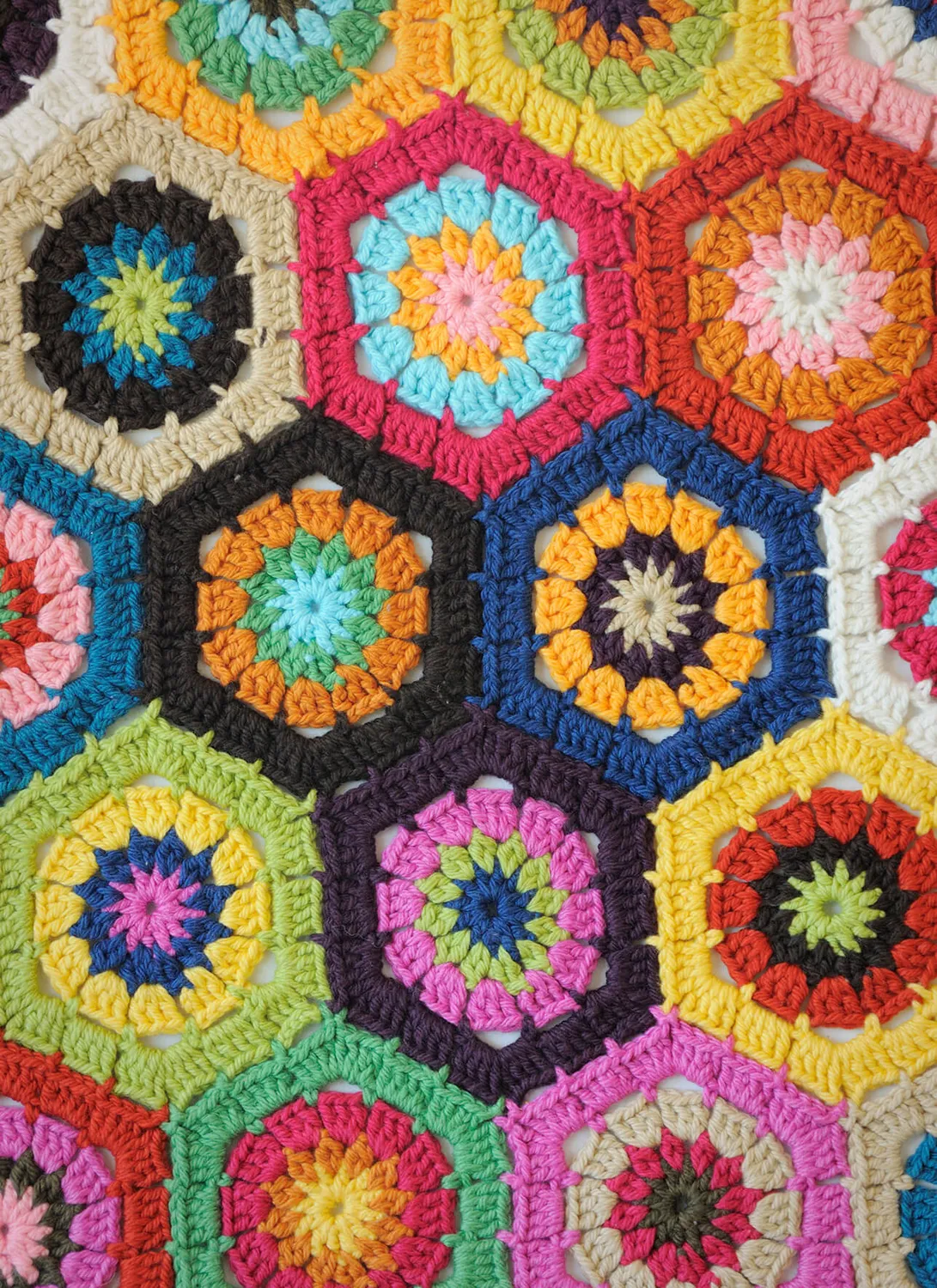 Blue Sky Fibers Seeing Stars Blanket Häkelanleitung 3 Größen