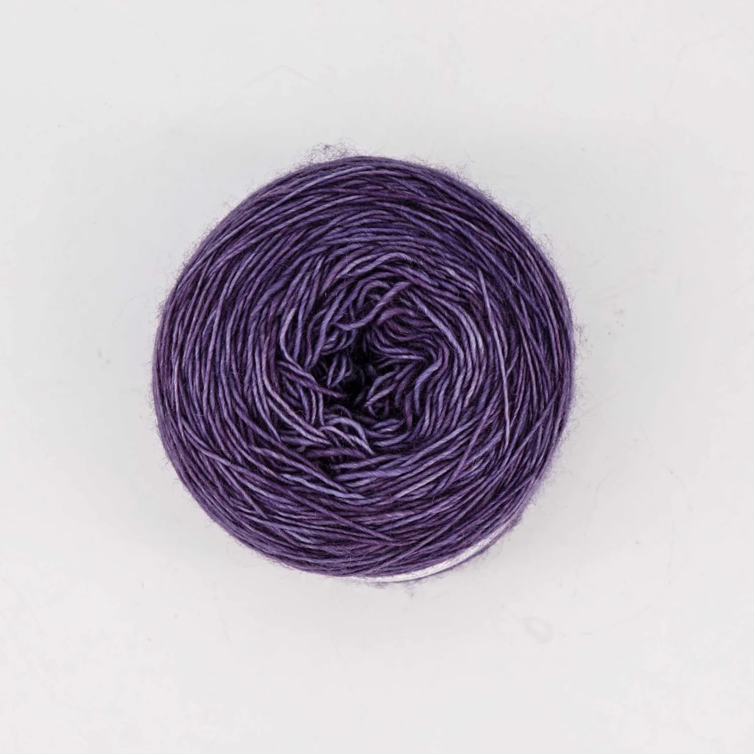 Cowgirlblues Merino Lace Aubergine Lacewolle lila handgefärbt
