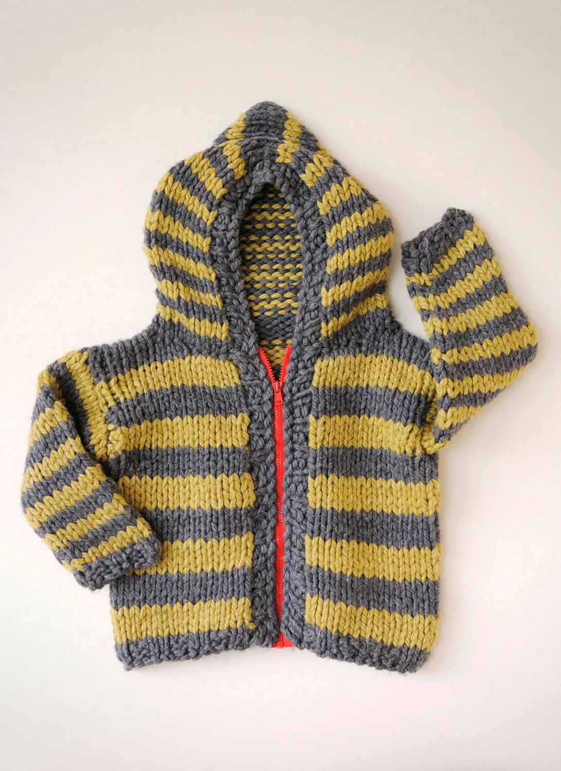 Blue Sky Fibers Playground Hoodie Strickanleitung Streifen