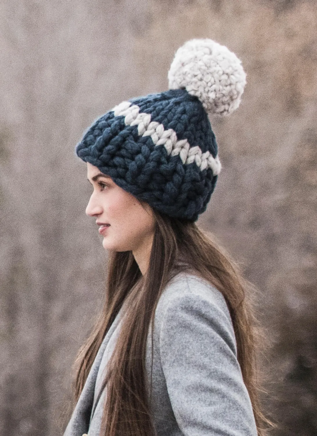 Blue Sky Fibers 201901 Jumbo Pom Mütze Anleitung Gratis