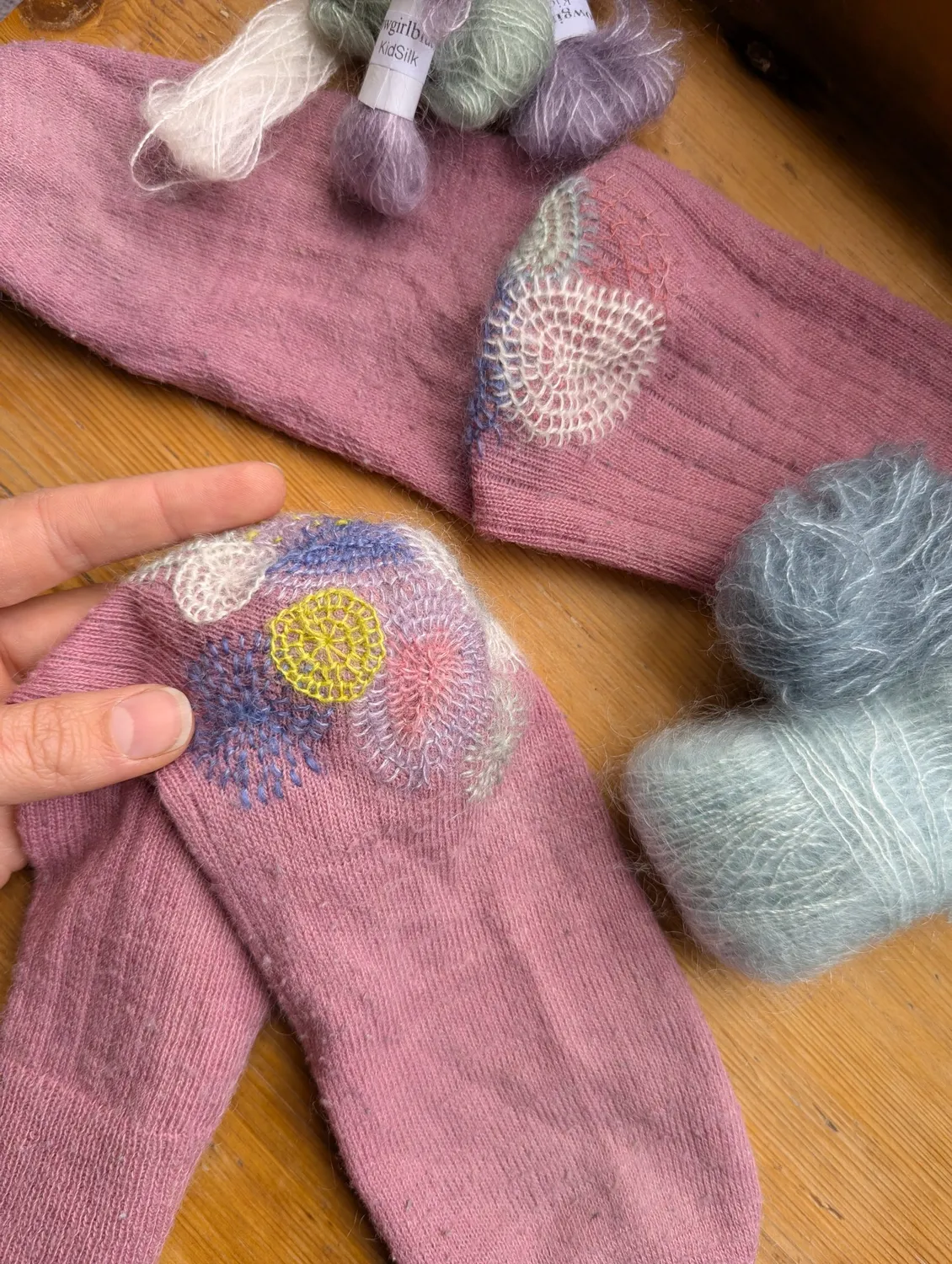 Cowgirlblues Intro to Mending Workshop Socken Stopfen