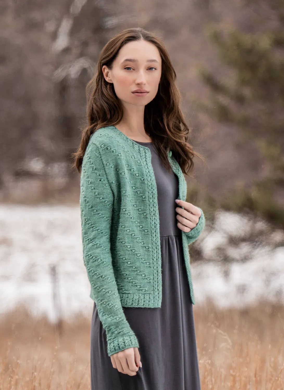 Blue Sky Fibers Ocean Bloom Cardigan Strickanleitung Wellenmuster