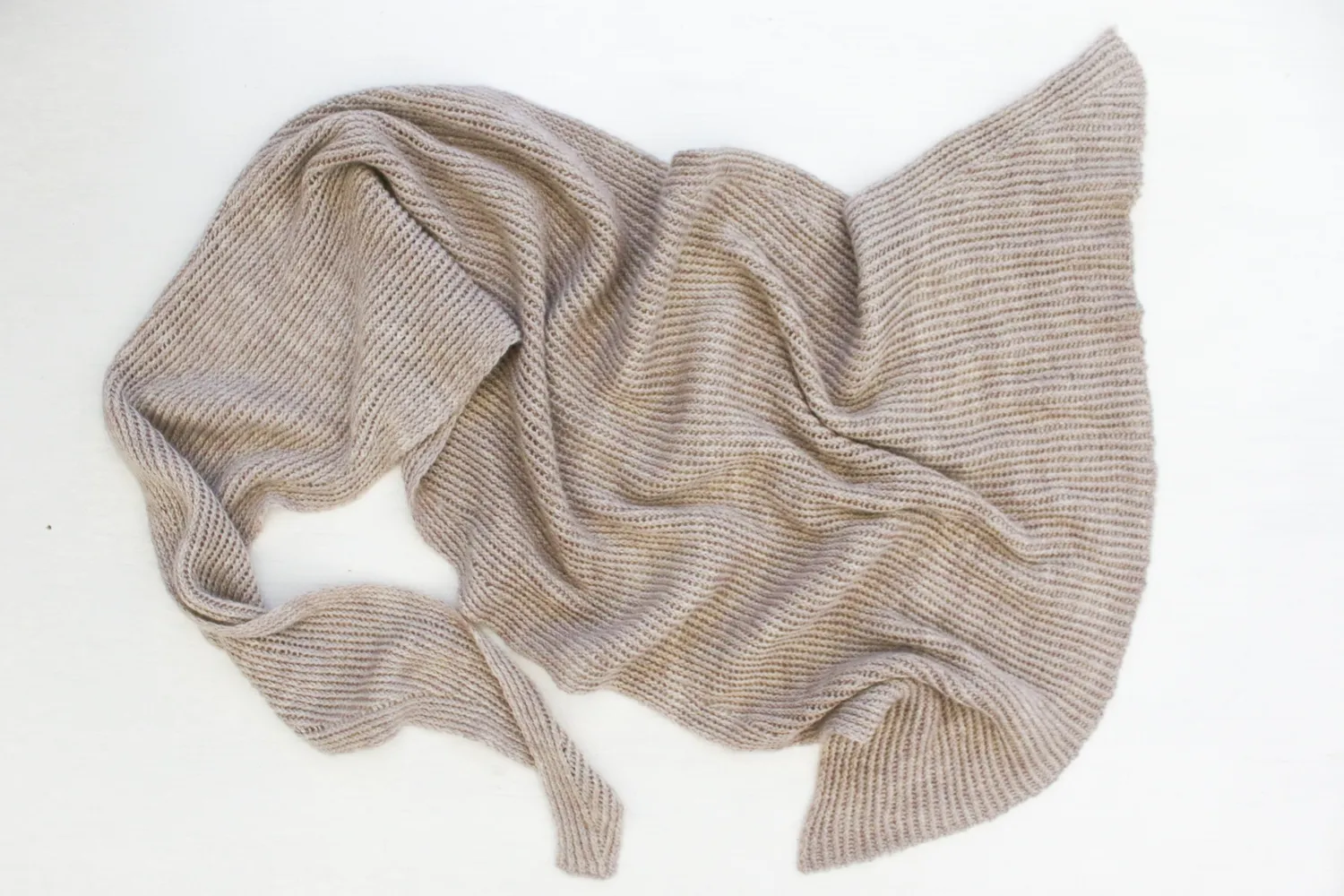 Madelinetosh Peak Scarf Anleitung PDF Schal Zopfrippe