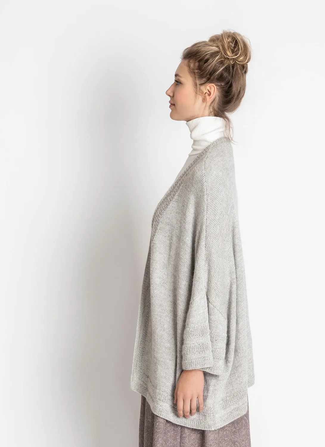 Blue Sky Fibers Celebration Poncho Strickanleitung Metalico Silber