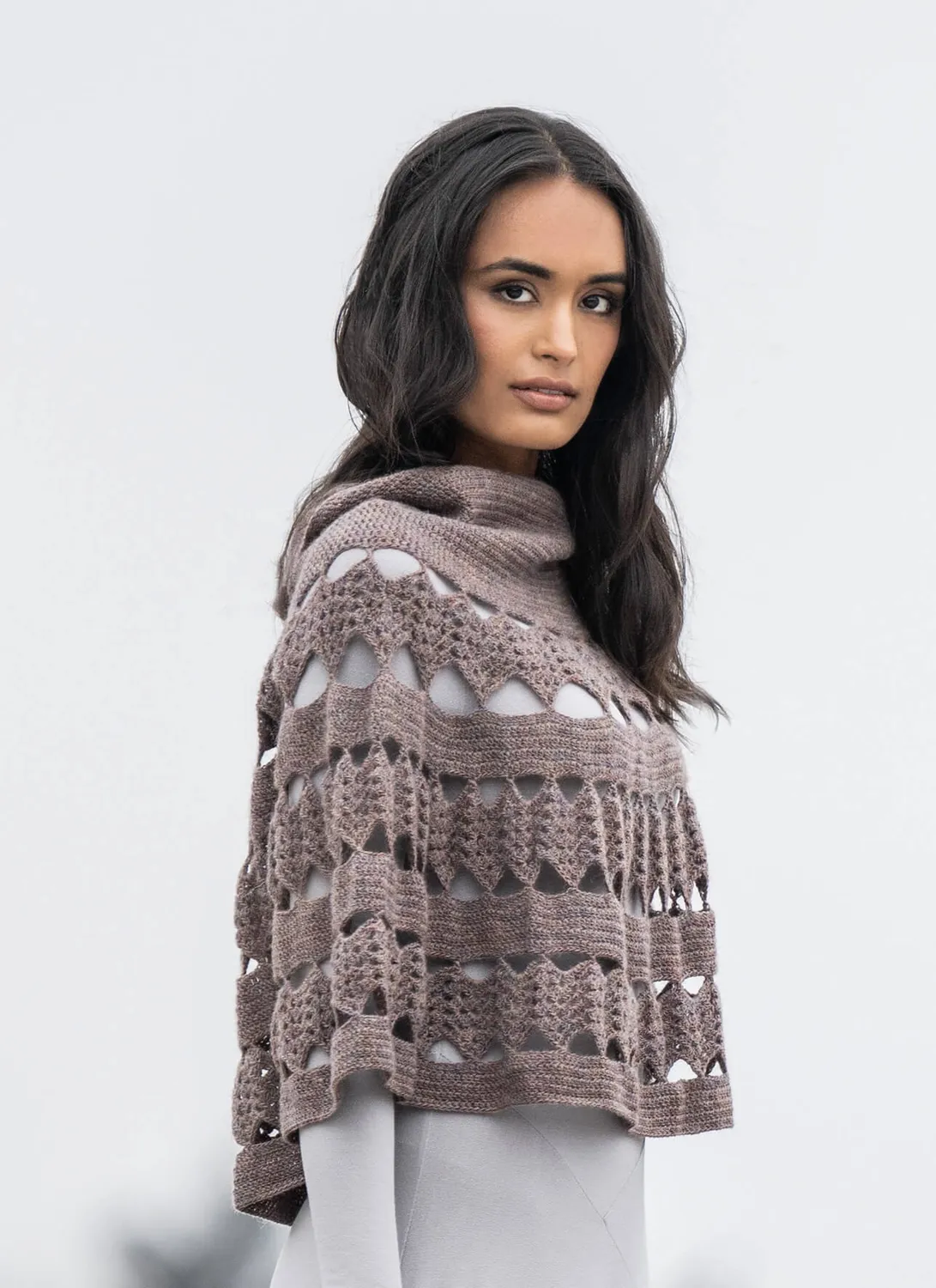 Blue Sky Fibers Classic 202426 Nocturne Capelet Häkelanleitung