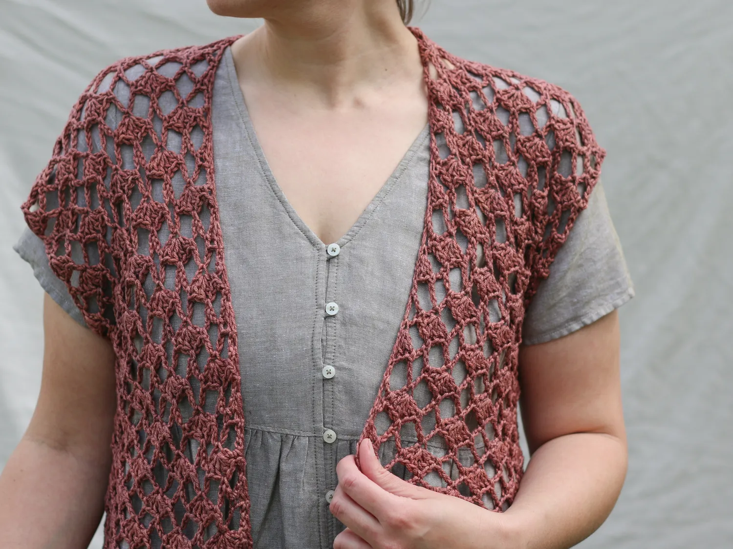 Madelinetosh Low Tide Shrug Häkelanleitung PDF DK