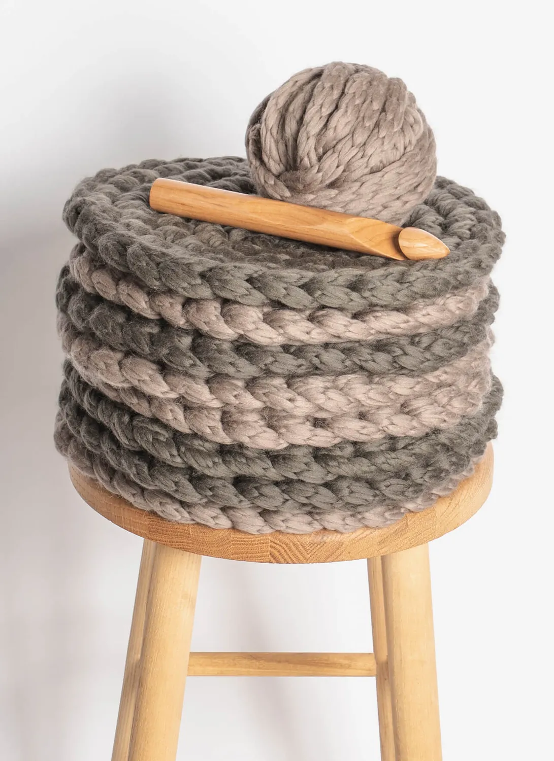 Blue Sky Fibers Dayton Chair Cushion Häkelanleitung Woolstok