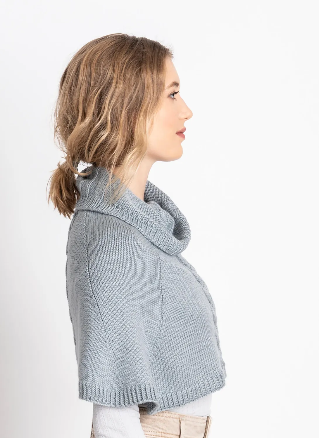 Blue Sky Fibers Classic Calgary Capelet Strickanleitung Zopf