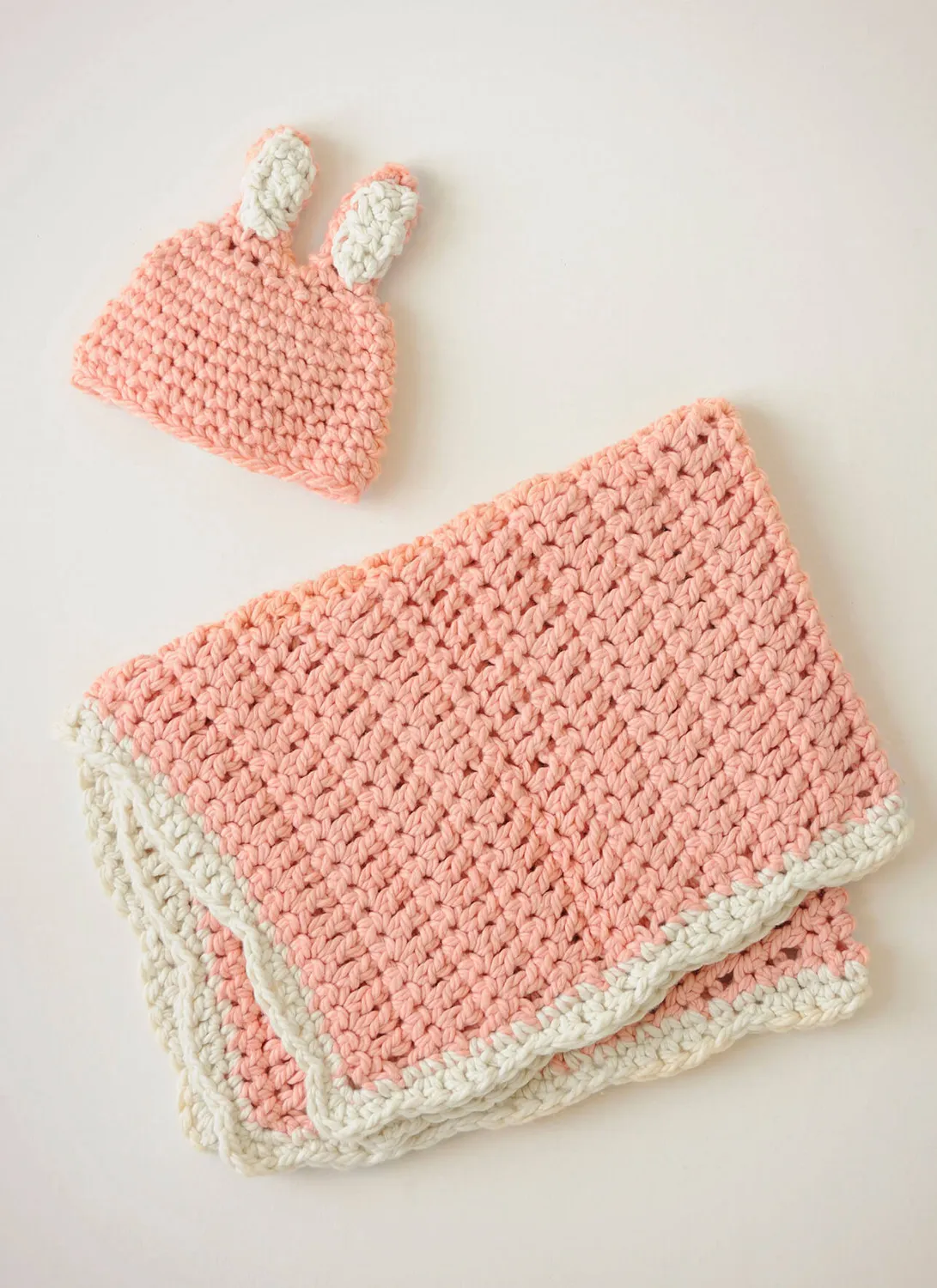 Blue Sky Fibers Bunny Hat Blankie Häkelanleitung PDF