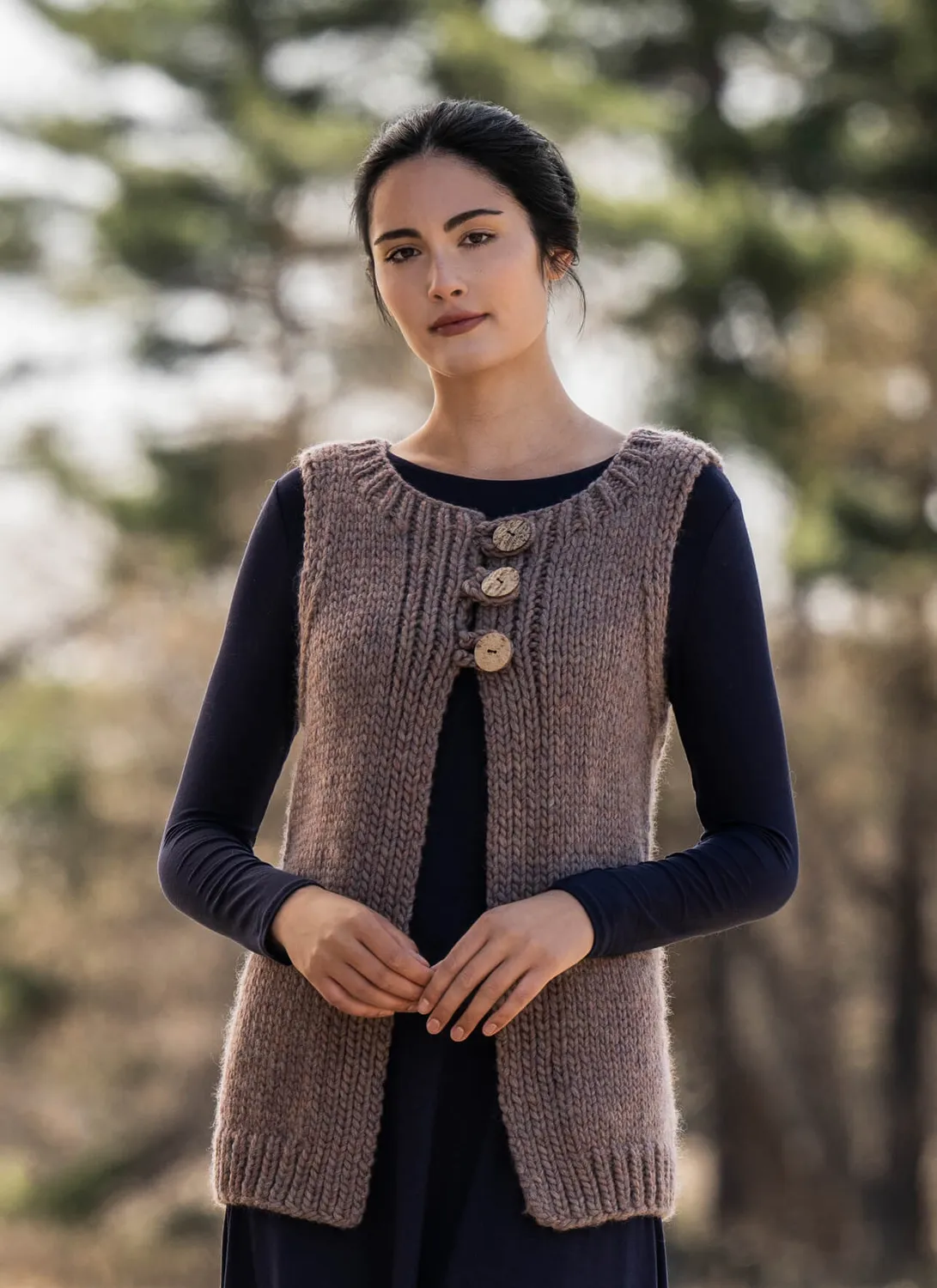 Blue Sky Fibers Northern Vest & Cowl Strickanleitung Zopf-Set