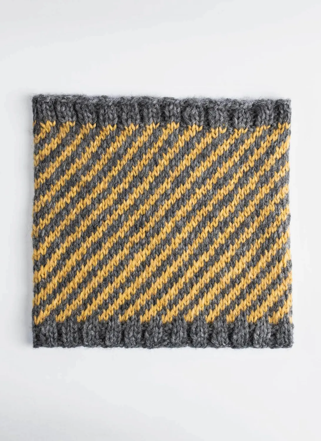 Blue Sky Fibers Classic Series Hilton Head Cowl Strickanleitung 2-farbig