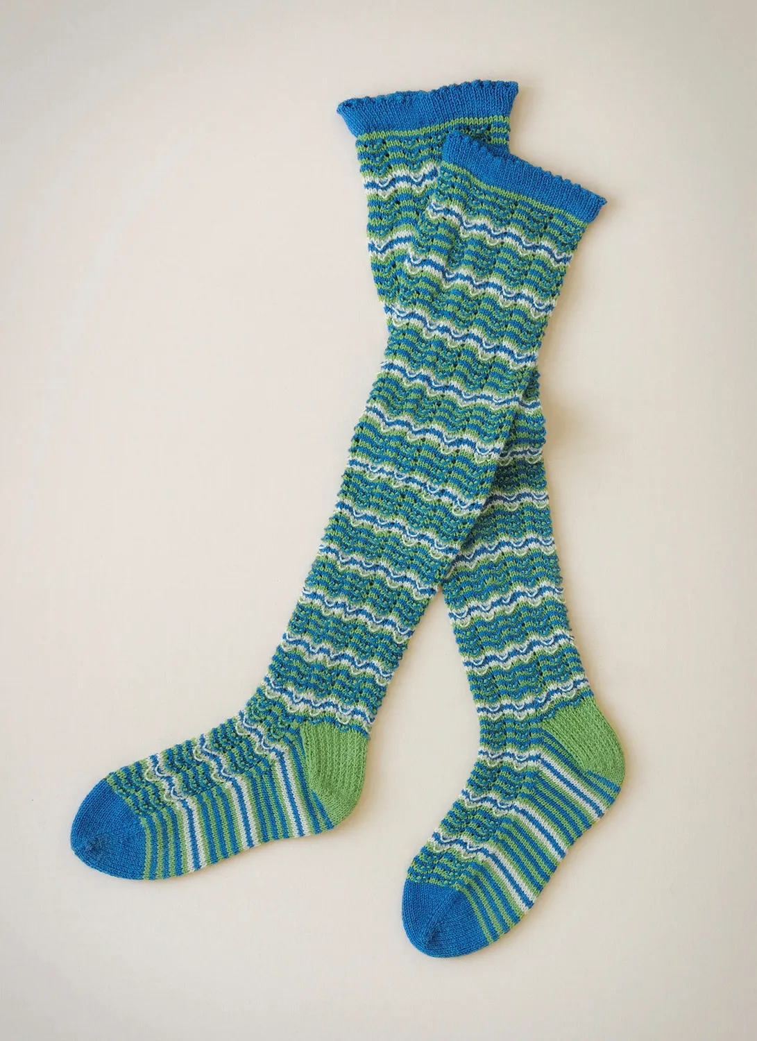 Blue Sky Fibers Classic Sassy Stockings Sockenanleitung