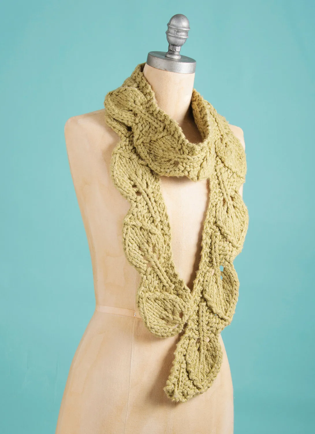 Blue Sky Fibers Leaf Schal Strickanleitung Blattmuster gratis