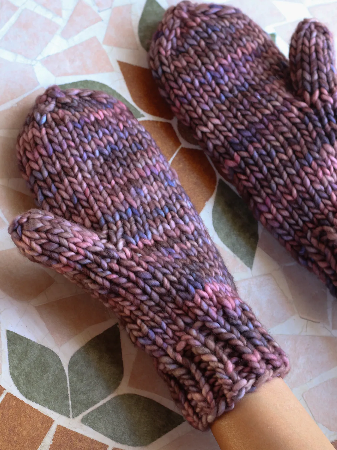 Madelinetosh Poppy Mittens Kit Strickset Superb Merino