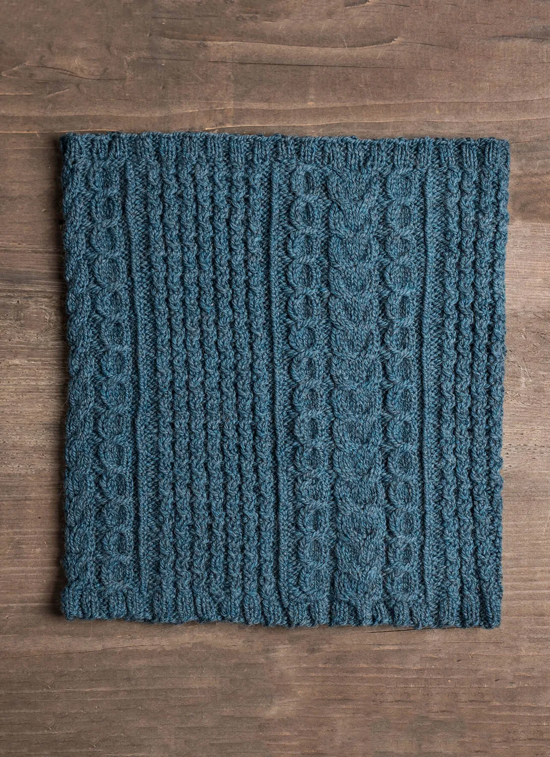 Blue Sky Fibers Chardon Cowl Strickanleitung Zopfmuster