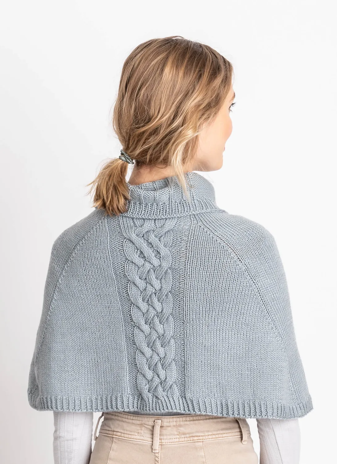 Blue Sky Fibers Classic Calgary Capelet Strickanleitung Zopf