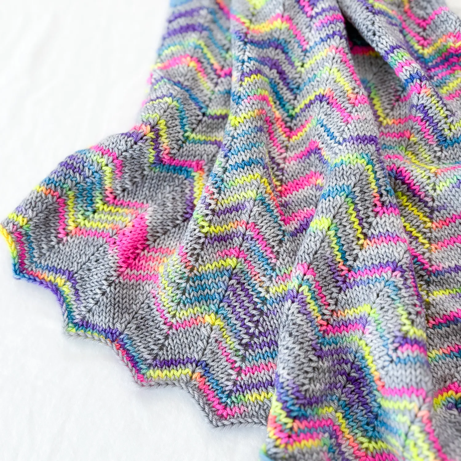 Madelinetosh Rainbow Road Strickanleitung PDF Tuch