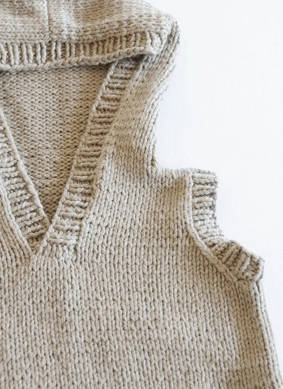 Blue Sky Fibers Classic Series Cameron Hoodie Strickanleitung 2810