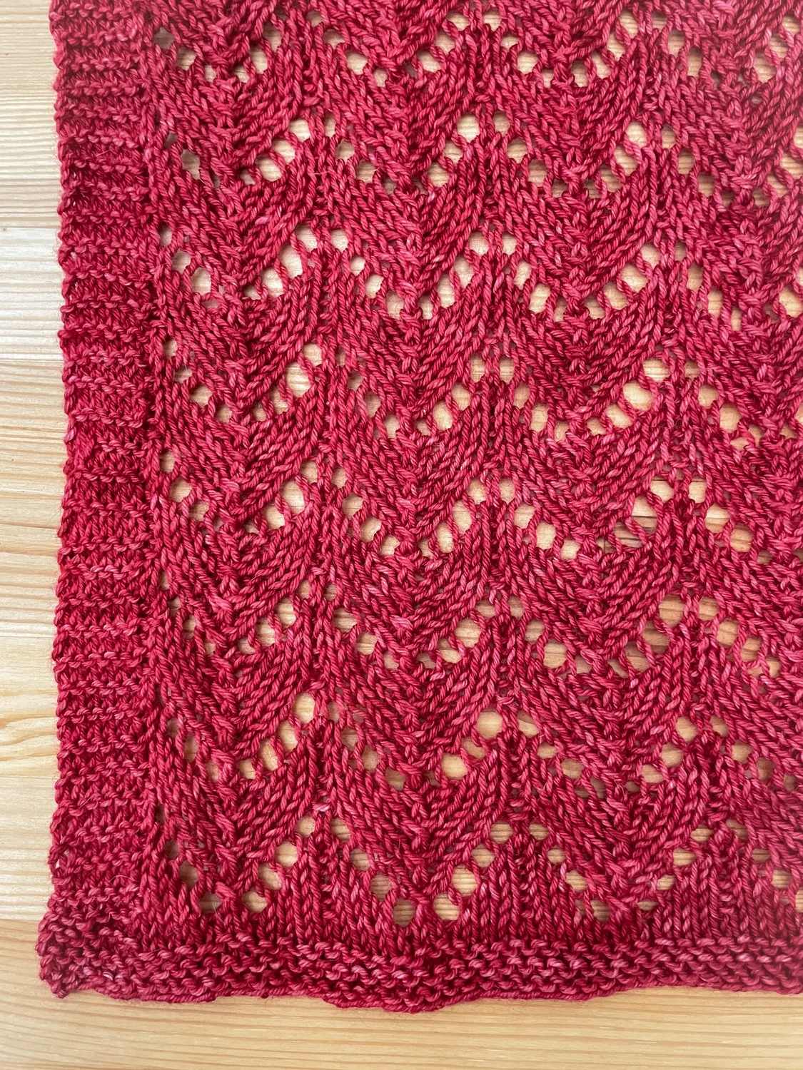 Madelinetosh Heirloom Blanket PDF Babydecke-Anleitung Lochmuster
