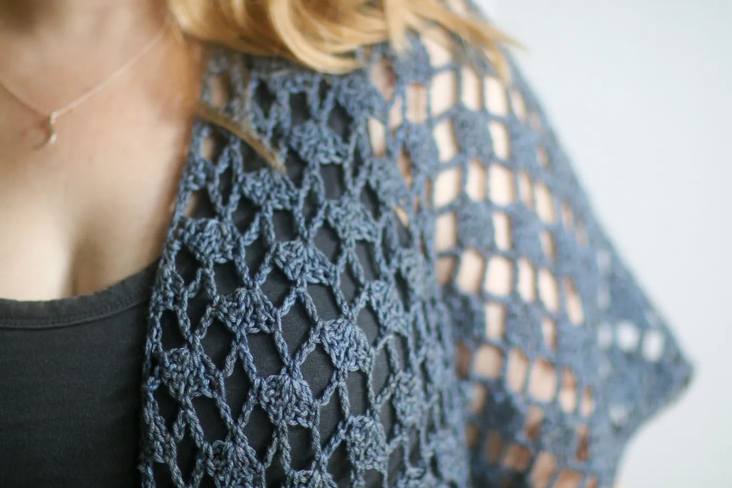 Madelinetosh Low Tide Shrug Häkelanleitung PDF DK