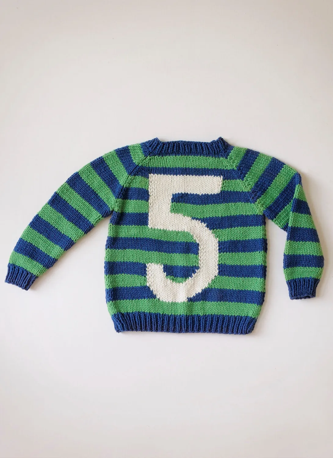 Blue Sky Fibers Lucky Number 9511 Strickanleitung Kinderpullover Intarsia