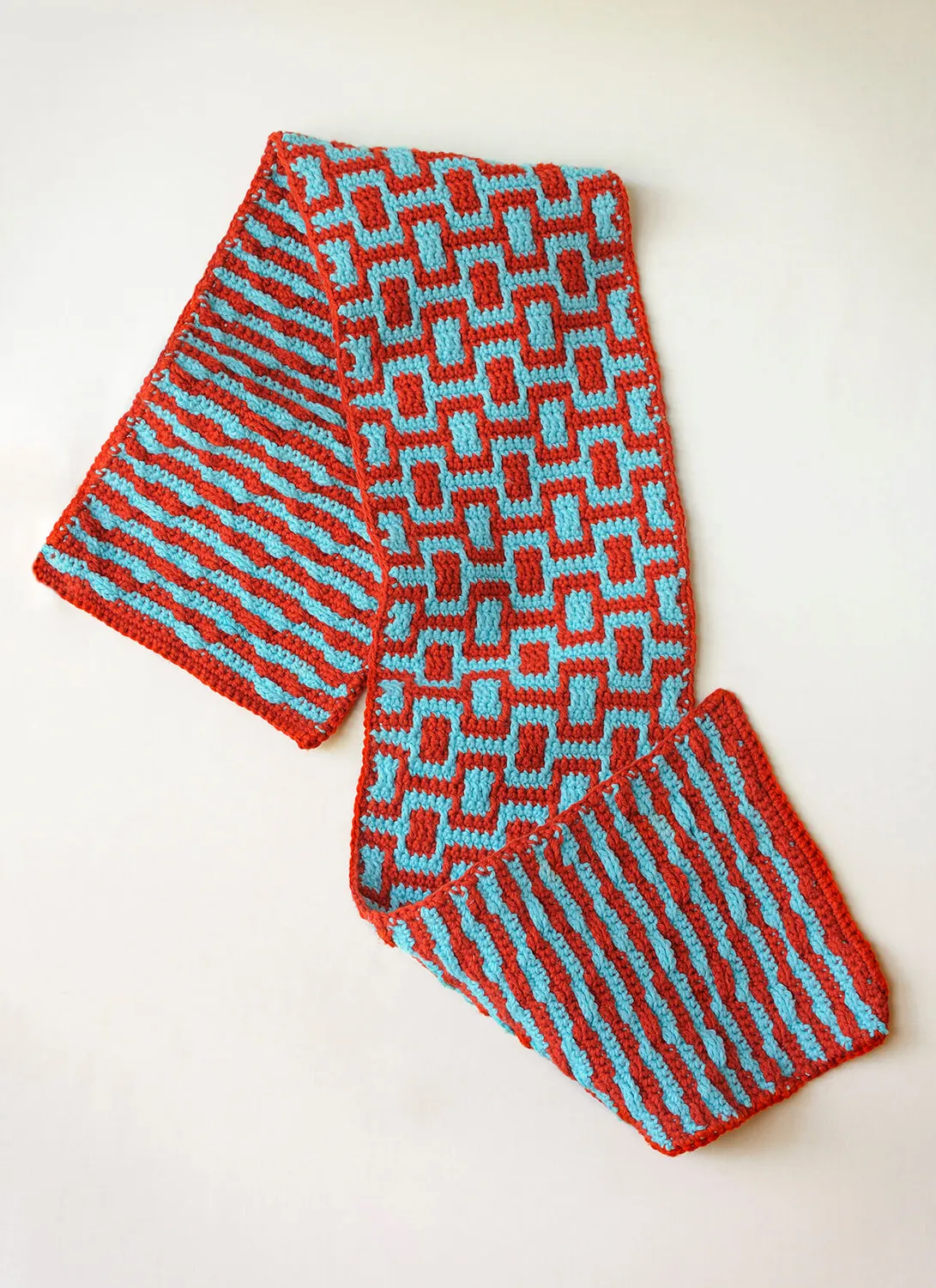 Blue Sky Fibers Aztec Scarf 9501 Häkelanleitung Mosaik