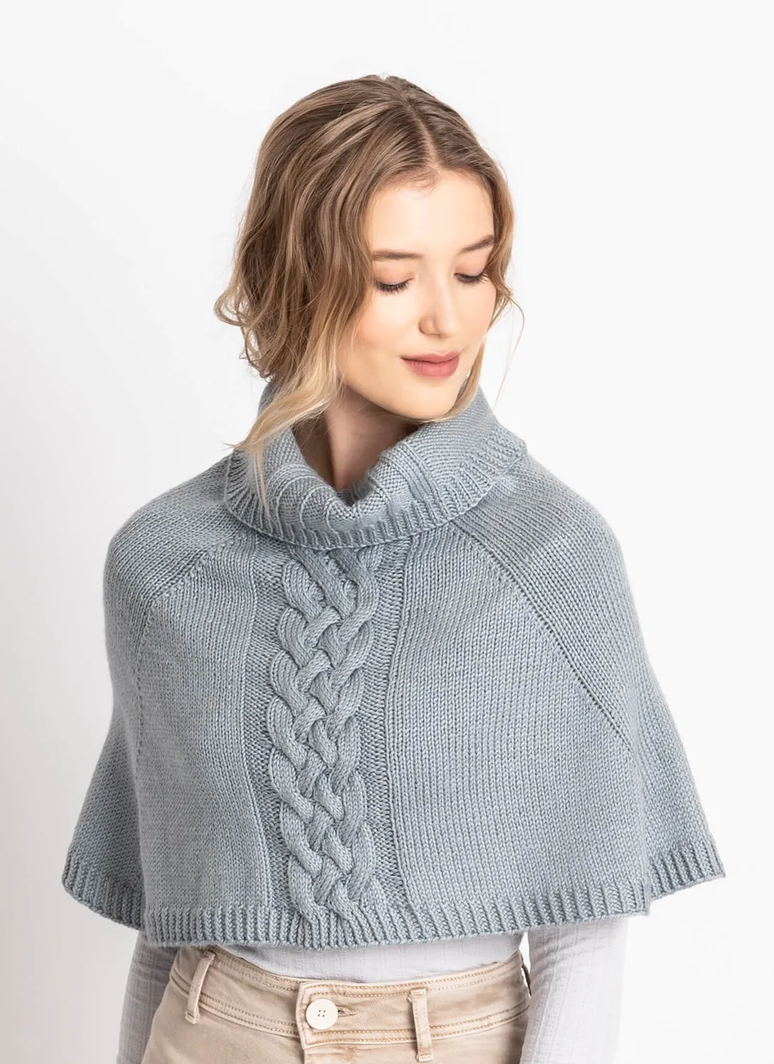 Blue Sky Fibers Classic Calgary Capelet Strickanleitung Zopf
