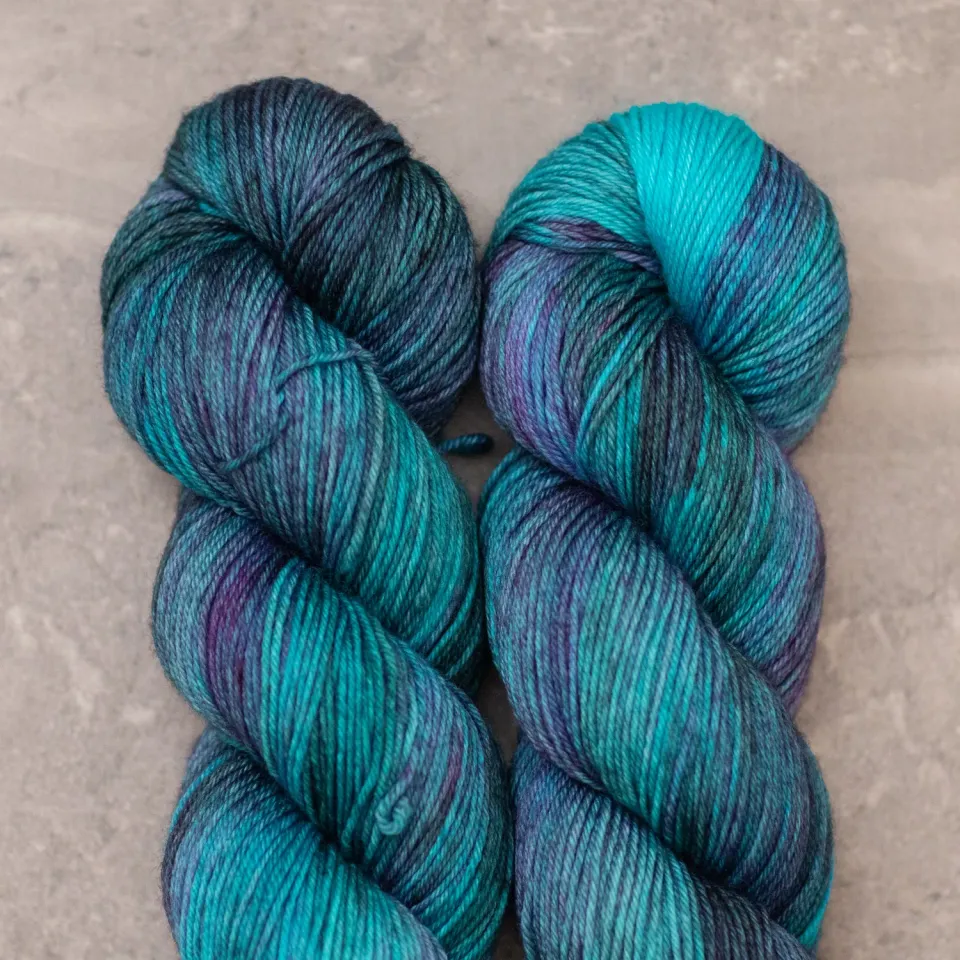 Madelinetosh Twist Light Twilight Skinny Dip Wolle 384m