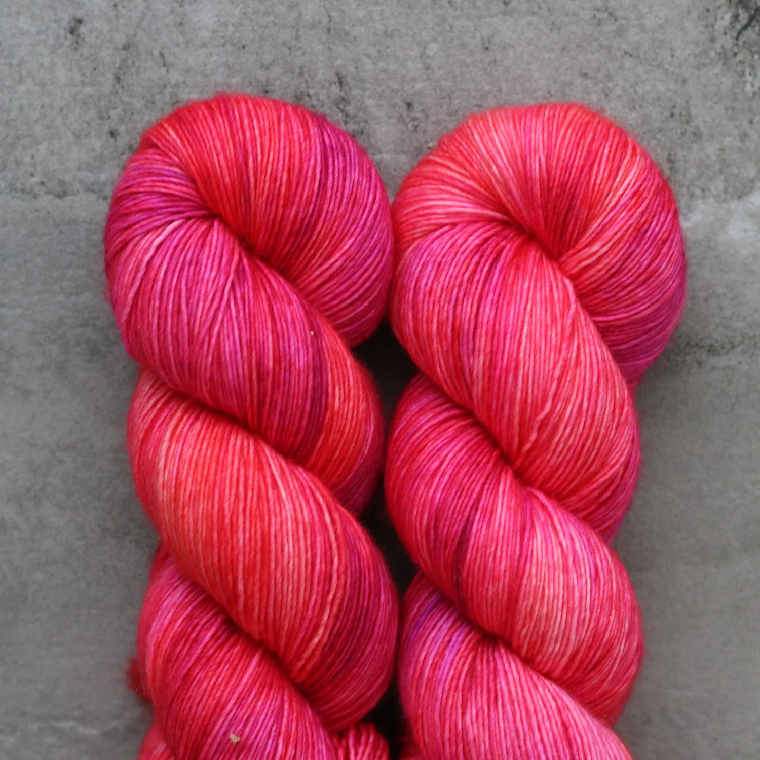 Madelinetosh Tosh Merino Light Plastic Flamingo Wolle Fingering