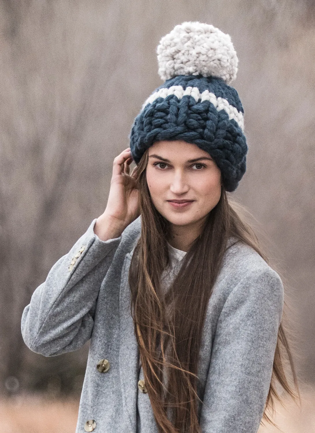 Blue Sky Fibers 201901 Jumbo Pom Mütze Anleitung Gratis