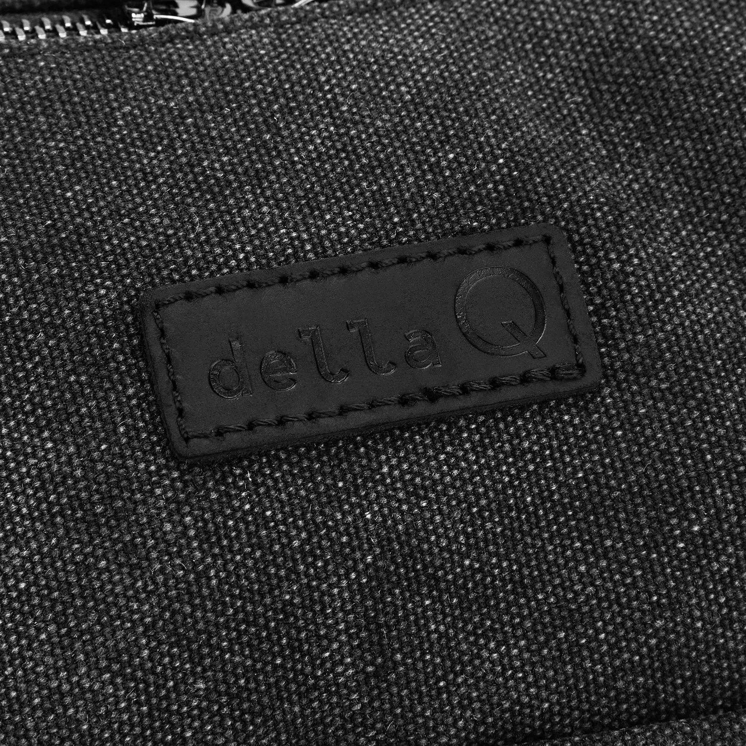 della Q Maker's Sling Adella Q Stricktasche Shadow Canvas