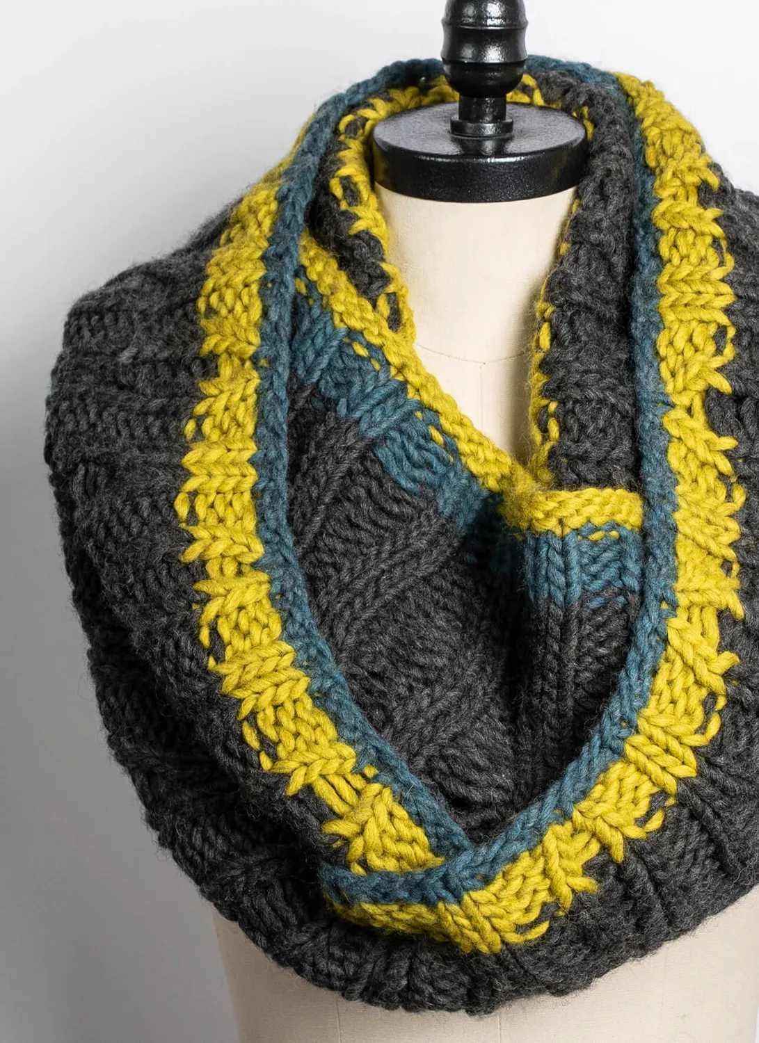 Blue Sky Fibers Classic Glacier Cowl 202540 Loop Schal
