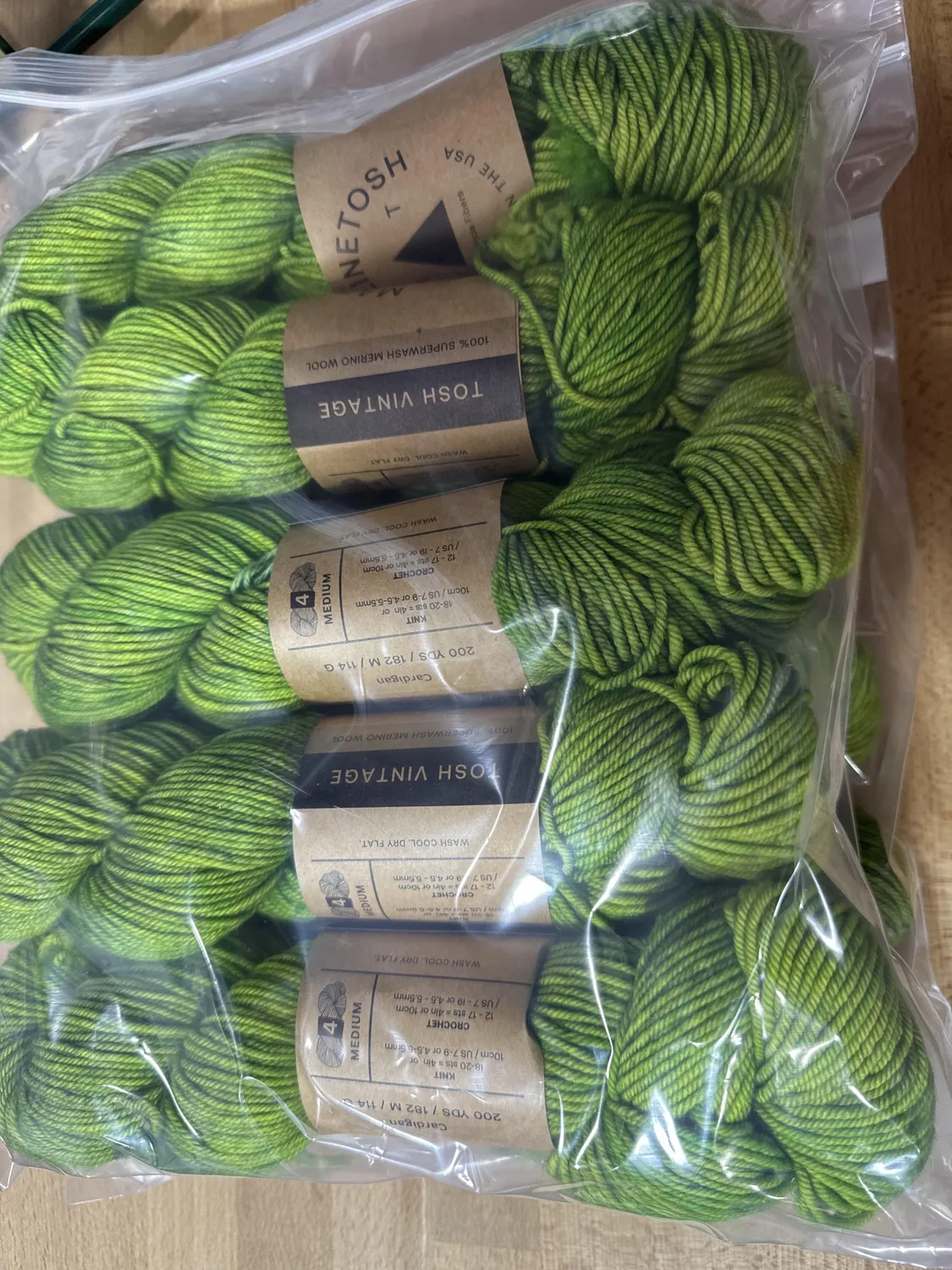 Madelinetosh Tosh Vintage Cardigan Wolle Worsted 182 m