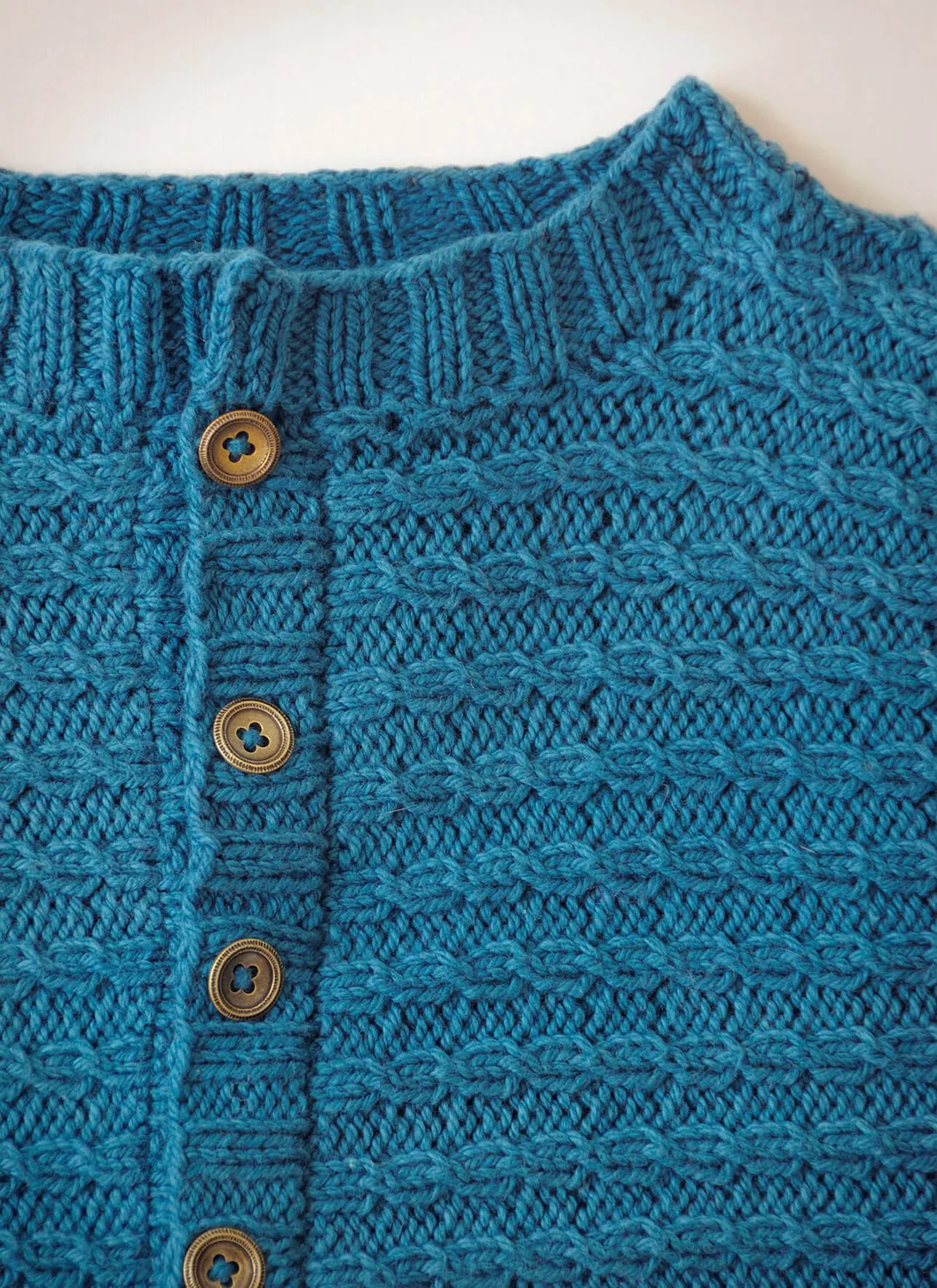 Blue Sky Fibers BeTween Cardigan Strickanleitung kurz