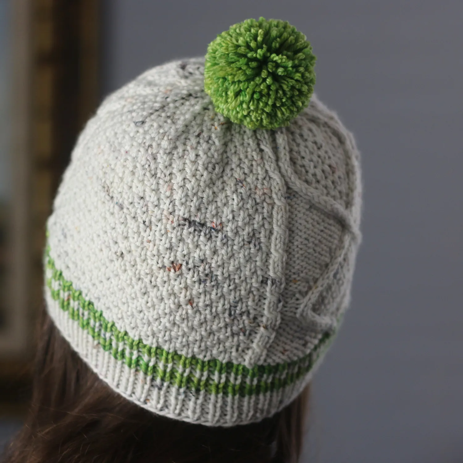 Madelinetosh Folklore Hat Strickanleitung PDF Horn Zopfmuster