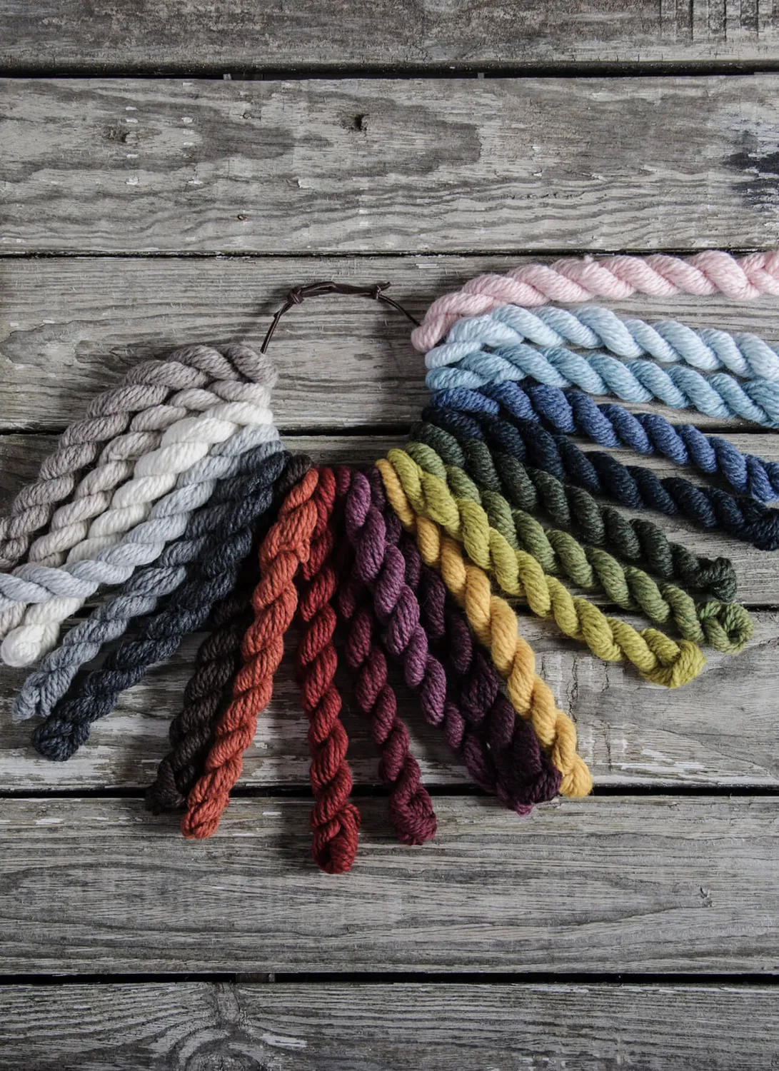 Blue Sky Fibers 21 Color Slouch Mütze Strickanleitung Streifen