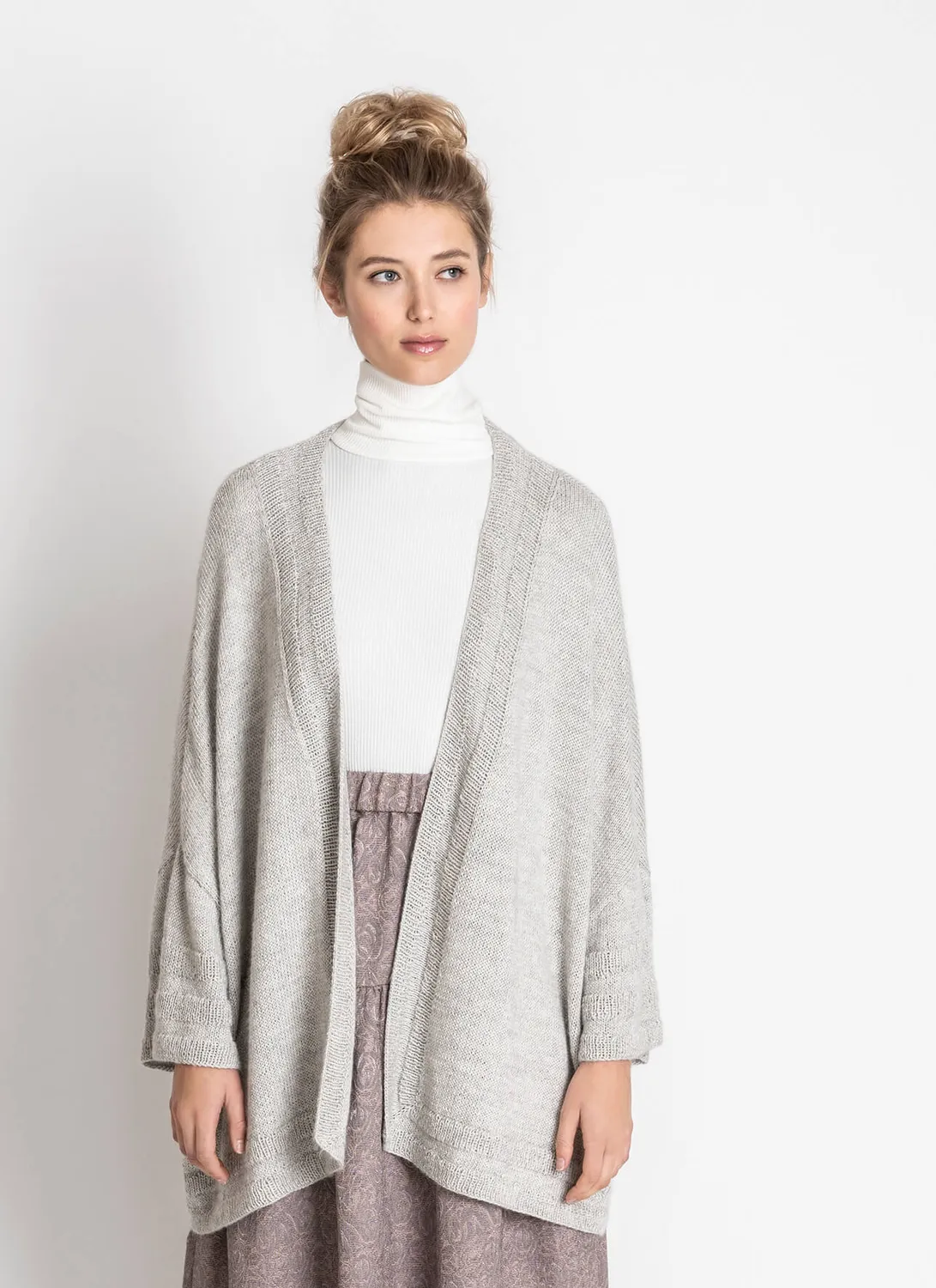 Blue Sky Fibers Celebration Poncho Strickanleitung Metalico Silber