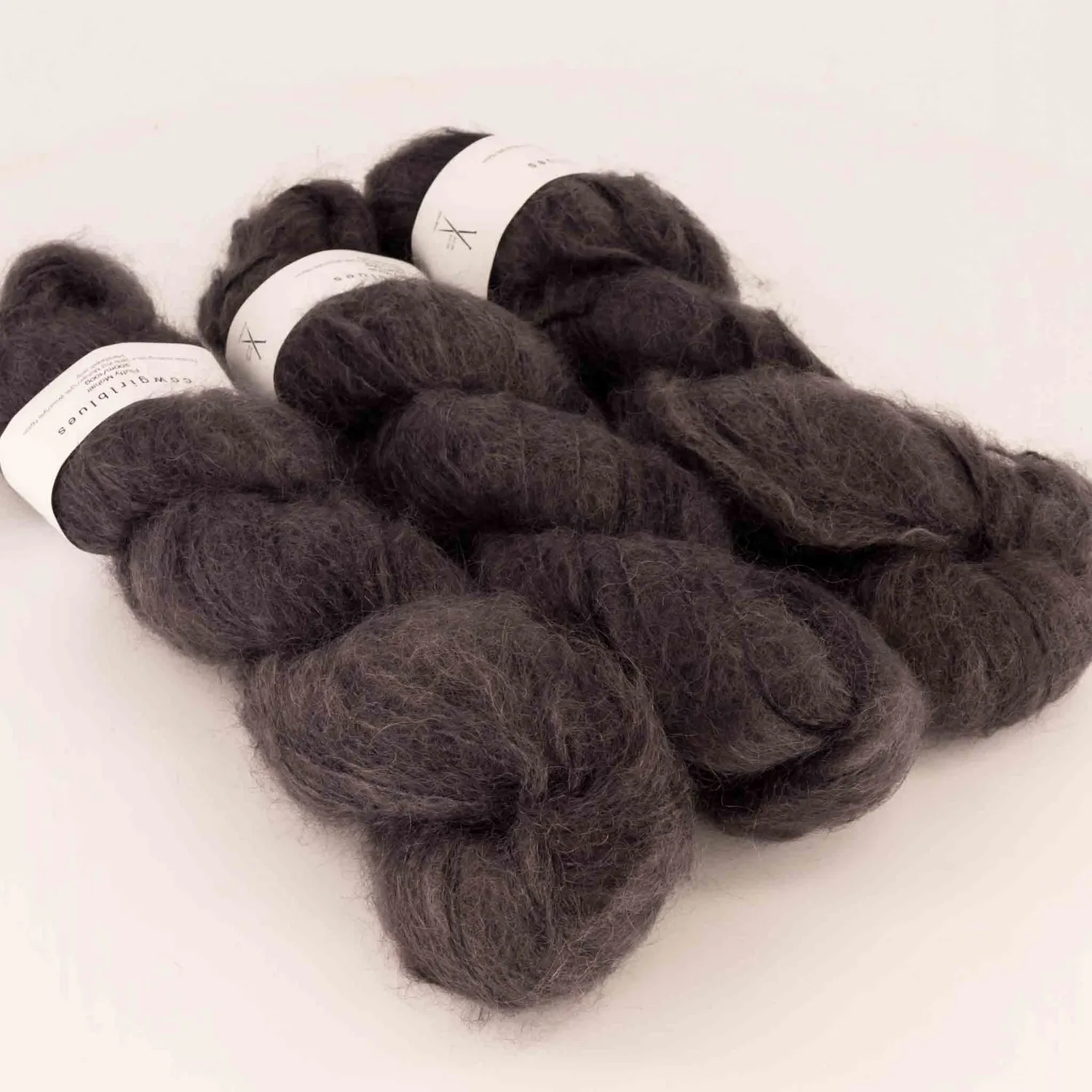 Cowgirlblues Fluffy 50g Mohairwolle Charcoal handgefärbt
