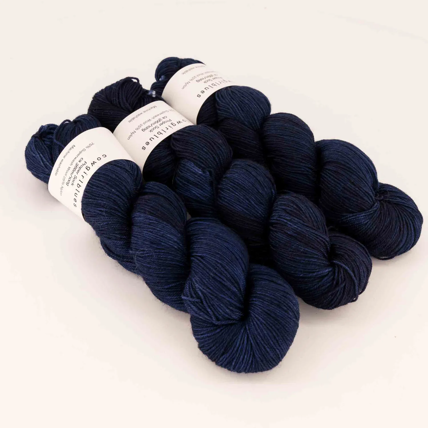 Cowgirlblues Proper Sock Indigo Sockenwolle handgefärbt