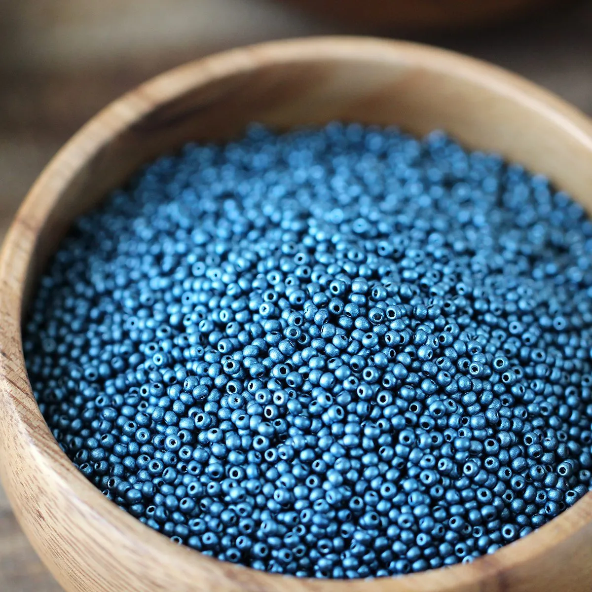 Go Handmade Glasperlen Rocailles metallic blue 2mm 30g