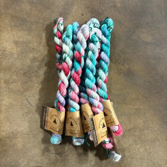 Madelinetosh Unicorn Tails Maui My Heart Wolle Fingering