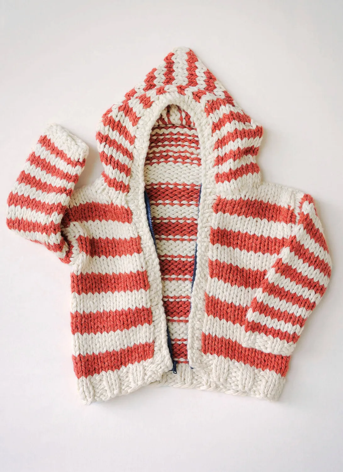 Blue Sky Fibers Playground Hoodie Strickanleitung Streifen