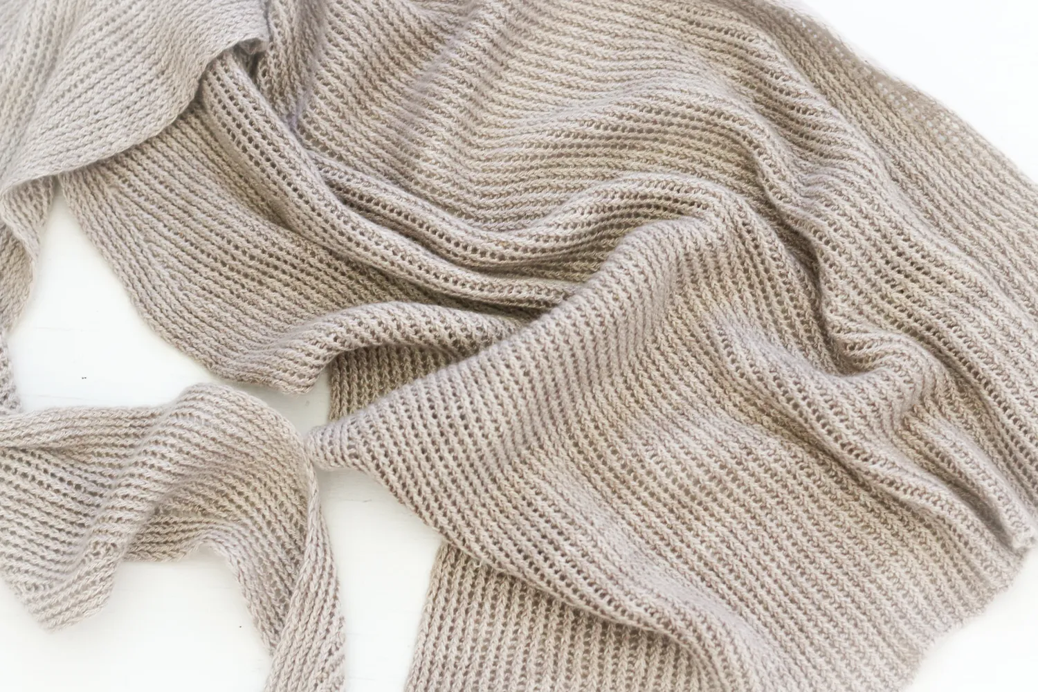 Madelinetosh Peak Scarf Anleitung PDF Schal Zopfrippe