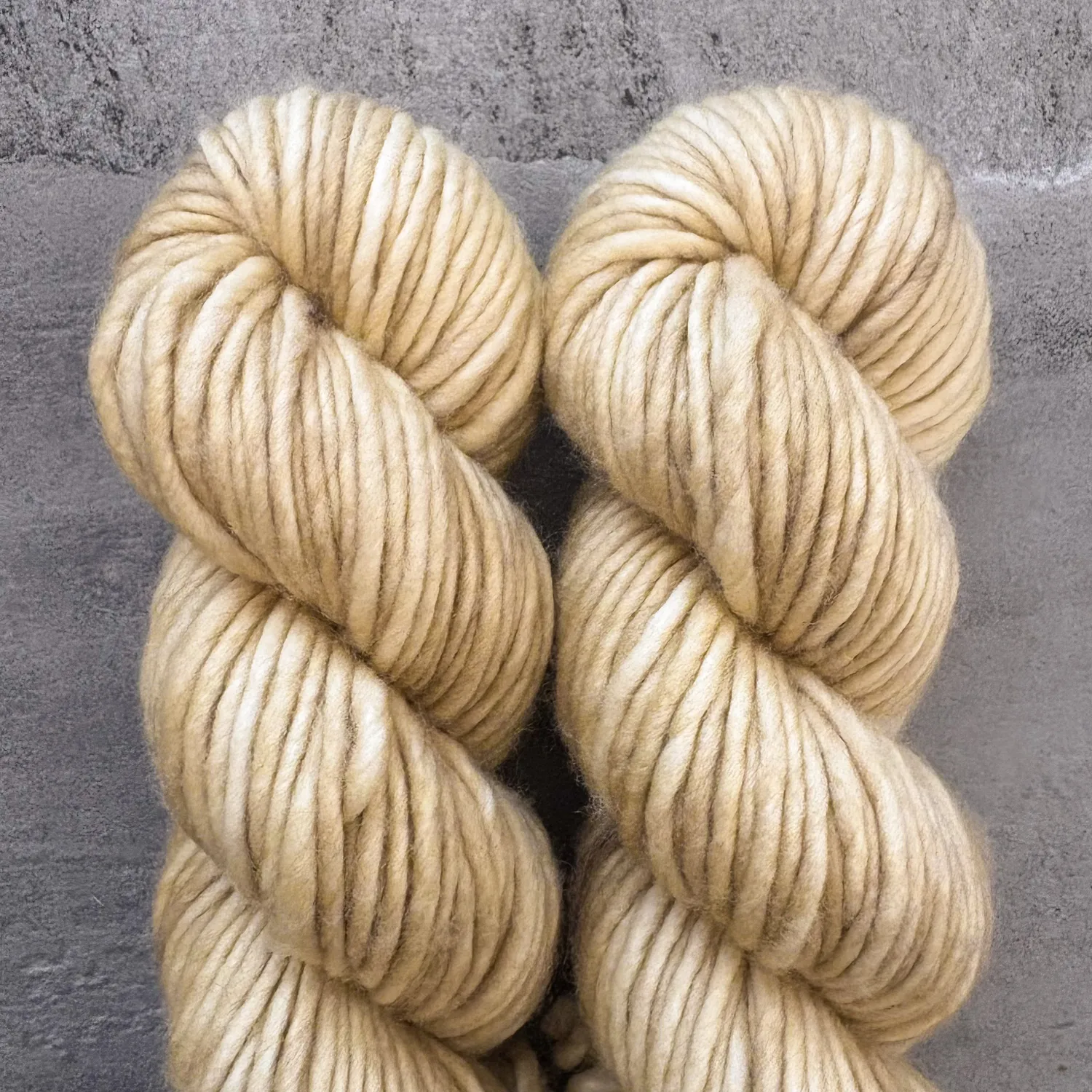 Madelinetosh Biggie Faded Chinos Garn Super Bulky 82m